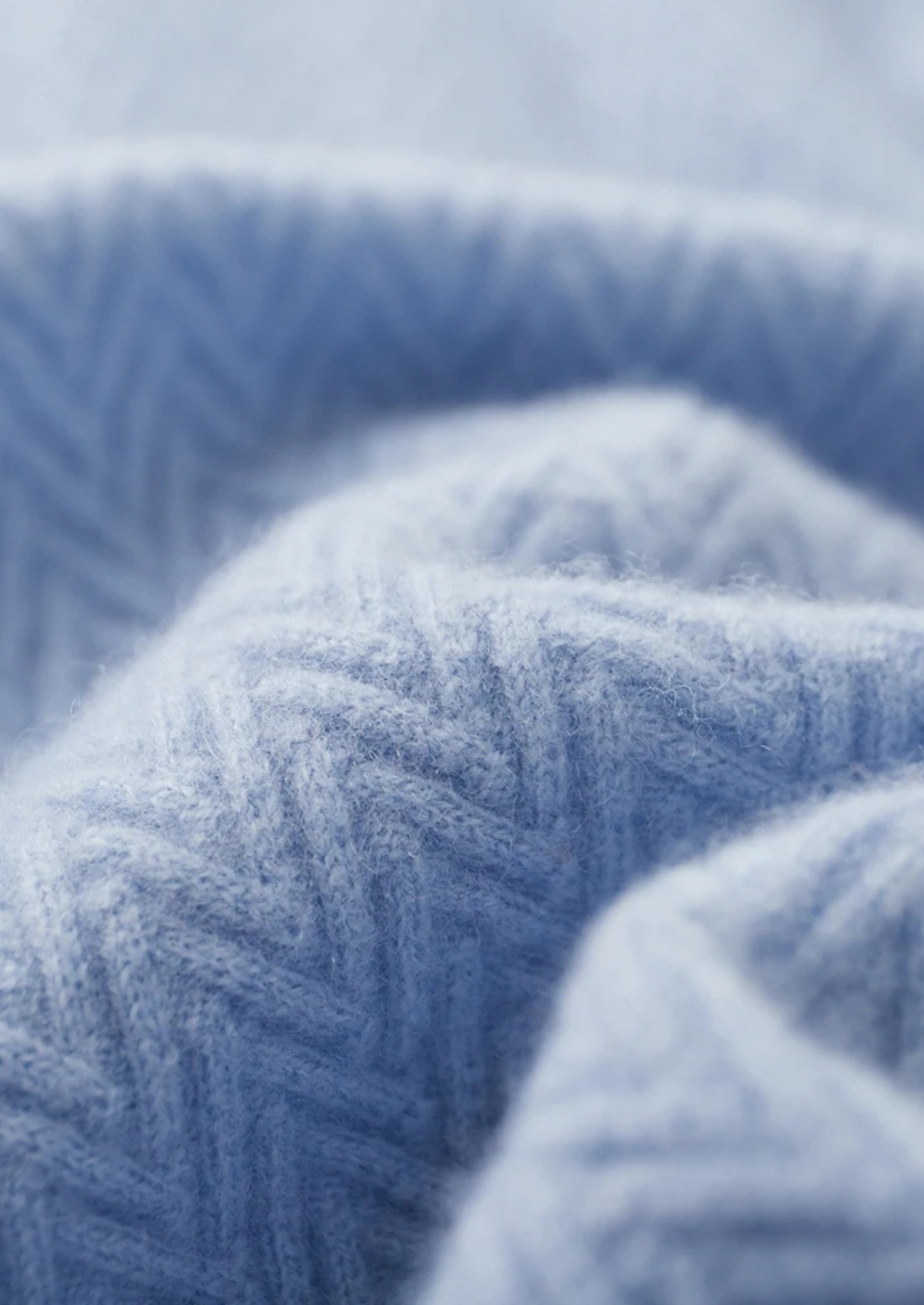 100% CASHMERE ZIGZAG BUTTON SWEATER