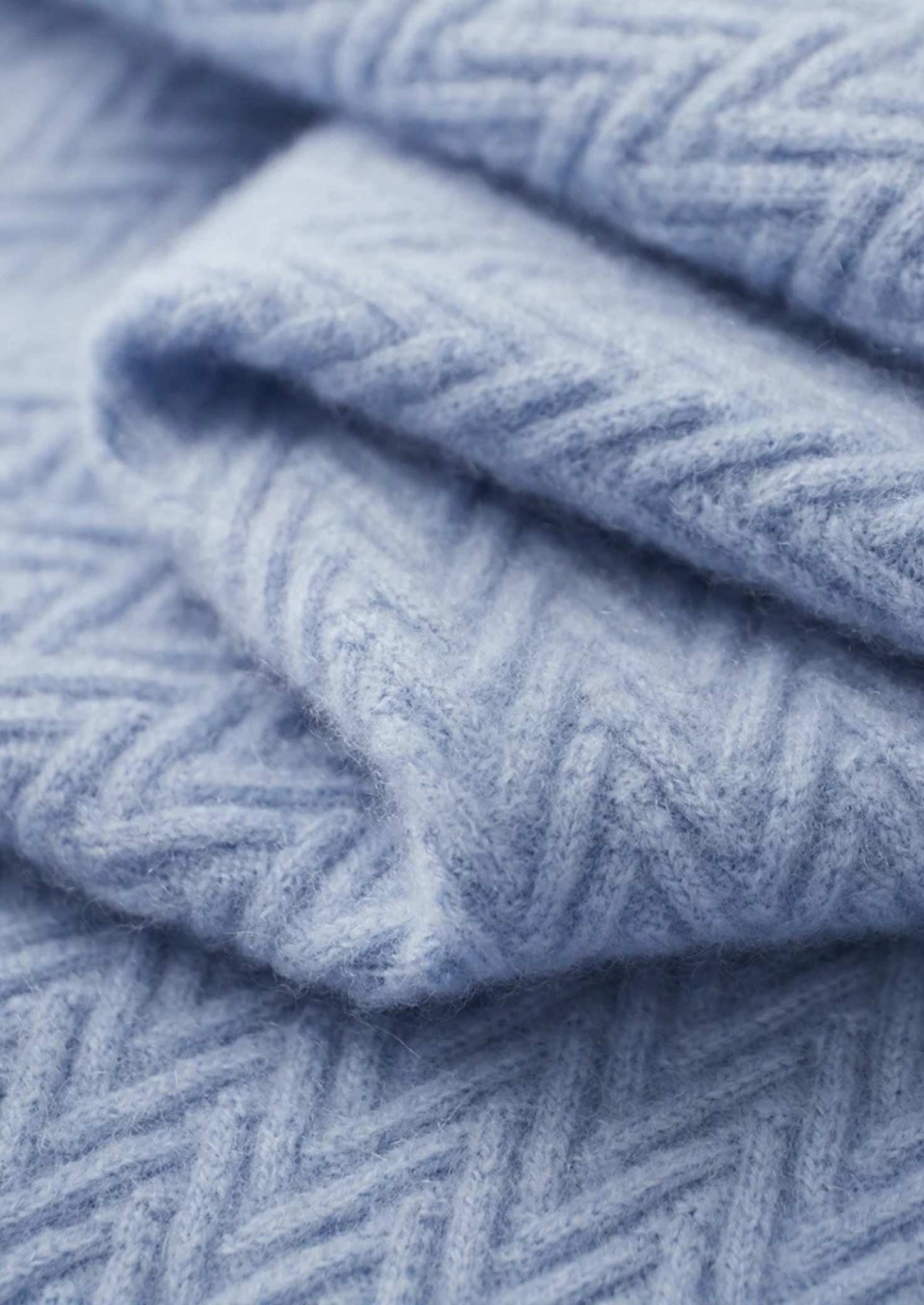 100% CASHMERE ZIGZAG BUTTON SWEATER