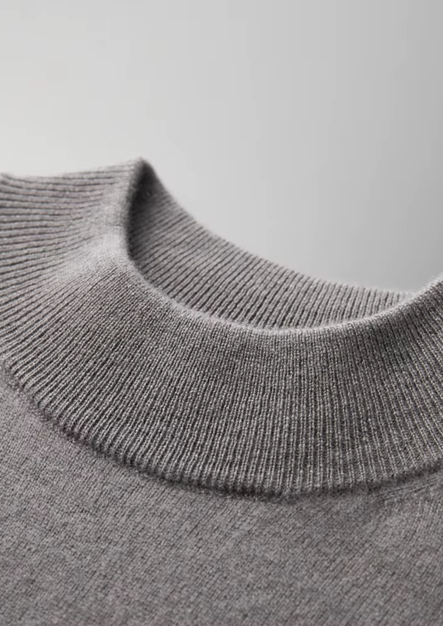 100% CASHMERE MOCK NECK T-SHIRT